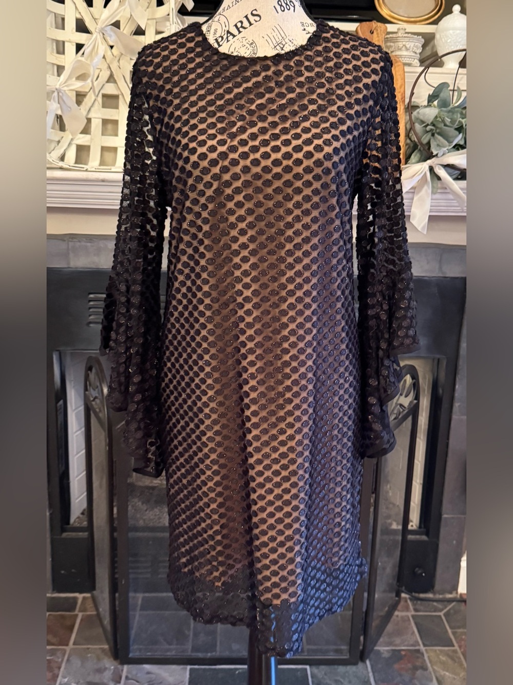 Miss Me Black Nude Honeycomb Mesh Lace Bell Sleeve Shift Cocktail Dress Medium